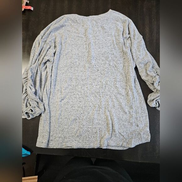 Miley and molly light sweater size large - Picture 10 of 12